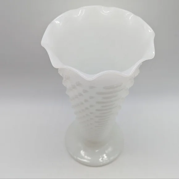 Vintage Anchor Hocking Hobnail Milkglass Vase - Picture 3 of 8